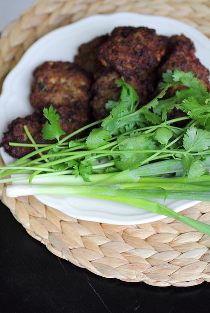 This is Shfta, a Kurdish meat patties that is popular all throughout Kurdistan and in Kurdish homes around the world.    It is perfect pic... Kurdish Recipes, Kurdish Cuisine, Meat Patties, Kurdish Food, Iranian Recipes, Perfect Pic, Iraqi Food, Homes Around The World, Eat Beef