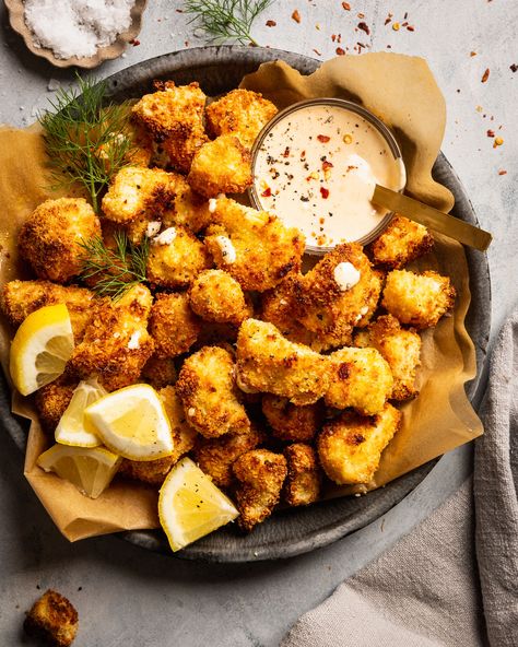 Vegetarian Cauliflower Recipes, Creamy Honey Mustard, Coconut Cauliflower, Creamy Honey, Coconut Bacon, Veg Snacks, Meat Free Recipes, Honey Mustard Sauce, Cauliflower Bites