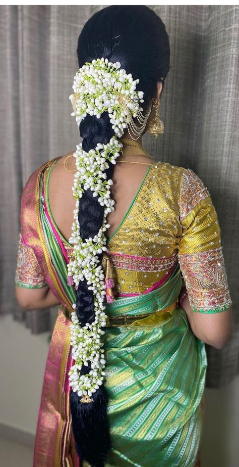 Indian Bride Hairstyle With Gajra, Flower Jadai For Seemantham, Pulajada Designs For Wedding, Hairstyles For Seemantham, Pellikuturu Hairstyles, Jadai For Seemantham, South Indian Wedding Hairstyles For Long Hair, Hair Flowers Wedding Indian, Pulla Jada For Bride