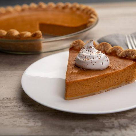 LIBBY'S® Famous Pumpkin Pie | Very Best Baking Libbys Pumpkin, Libbys Pumpkin Pie, Best Pumpkin Pie Recipe, Pumpkin Pie Recipe Easy, One Pie, Best Pumpkin Pie, Pie Pumpkin, Pumpkin Pie Mix, Traditional Pumpkin