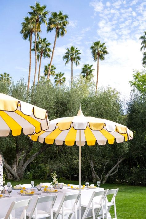 17 stylish patio umbrellas that will transform your patio into a chic resort – Amy Marietta Spring Architecture, Palm Springs Restaurants, Palm Springs Outfit, Best Patio Umbrella, Palm Springs Bachelorette, Top 10 Restaurants, Parker Palm Springs, Palm Spring, Palm Springs California