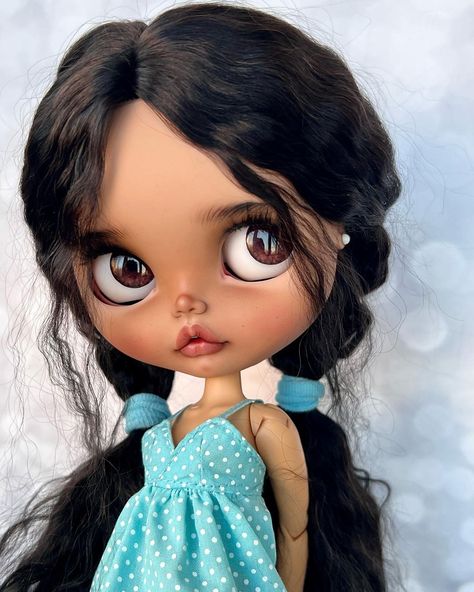 Reserved for 1 day ✅ 🏠 Blythe RBL Takara, Sunshine Holiday on Azone body, the breasts are reduced to a modest size. Natural hair. Will… | Instagram Cute Monkey Pictures, Brown Wavy Hair, Brown Eyes Black Hair, Dark Blue Eyes, Black Wavy Hair, Blythe Dolls For Sale, Dolly Doll, Brown Curly Hair, Ugly Dolls