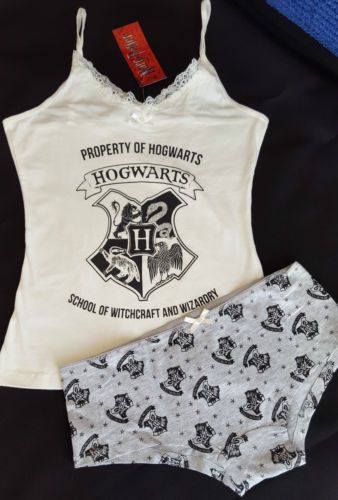 Harry Potter Houses Crests, Harry Potter Pyjamas, Harry Potter Merch, Harry Potter House, Marauders Map, Harry Potter Houses, Cute Sleepwear, Cute Pajama Sets, Harry Potter Outfits