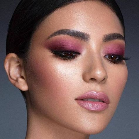 Monochromatic Makeup Looks, Monochromatic Makeup, Light Makeup Looks, Beauty And The Beat, Bold Makeup Looks, Pink Eye Makeup, Urban Decay Cosmetics, Purple Makeup, Instagram Prints