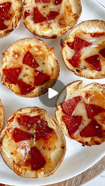 Valeria Graves on Instagram: "Easy Tortilla Pizza Cups (vegan) 🍕

Craving pizza but don’t have time to make the dough? These super easy tortilla pizza cups only take 5 ingredients and less than 15 minutes from start to finish 🙌. They will satisfy your pizza cravings in a pinch and are so delicious! It’s the perfect quick and healthy lunch, dinner, or snack. You can use whatever toppings you like and then bake them until they are golden and bubbly 👌. They kind of remind me of eating bagel bites as a kid, iykyk. I love how simple and easy these are to make and how fun they are to eat! Recipe is below so make sure to hit save! 💫

Ingredients:
4-5 flour tortillas
1/2 cup marinara sauce
1 cup vegan shredded mozzarella cheese (I used @daiyafoods) 
12 vegan pepperonis, cut into small pieces ( Muffin Tin Pizza, Healthy Lunch Dinner, Tortilla Cups, Vegan Pepperoni, Crustless Pizza, Pizza Cups, Bagel Bites, Pizza Muffins, Tortilla Pizza