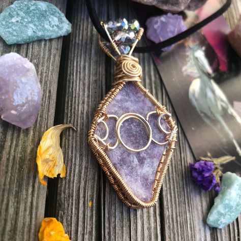 Wire Wrapped Triple Moon Lepidolite Necklace Pendant | 8TH HOUSE PRIESTESS Wire Wrapped Fairy, Simple Wire Pendant, Wire Wrapping Gemstones, Wire Wrapped Jewelry Beginner, Easy Wire Wrapping Stones, Lepidolite Necklace, Wrapping Crystals, Wire Wrapped Crystal Necklace, Wire Jewelry Patterns