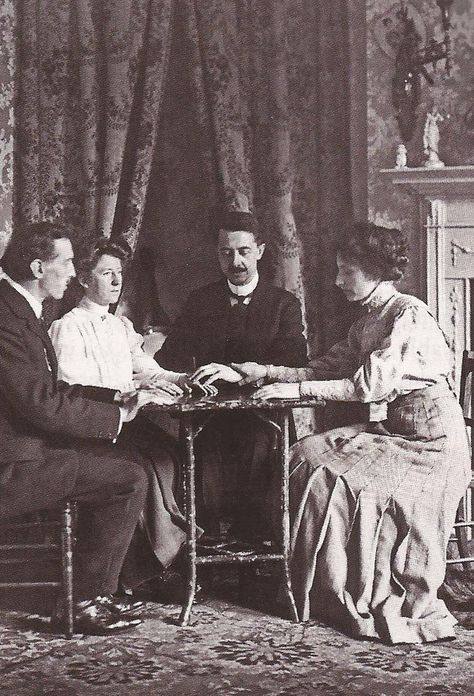 Victorian Spiritualism, Seance Room, Blithe Spirit, Street Magic, Card Tricks, Edwardian Era, Black And White Photographs, Victorian Era, Dark Academia