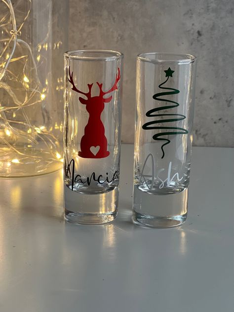 Christmas Shot Glasses, Personalised Christmas Gifts, Vinyl Inspiration, Christmas Shots, Beautiful Glasses, Party Shots, Gin Gifts, Festive Drinks, Christmas Stocking Fillers