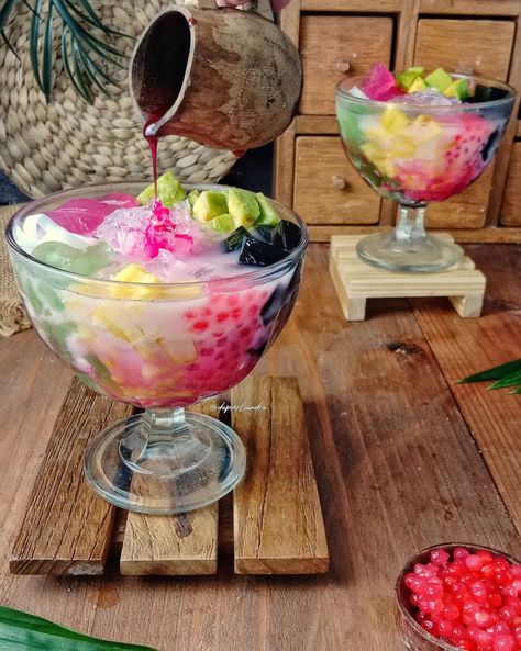 Bahan dan Cara membuat Es Campur Ceria https://resepmamiku.com/es-campur-ceria-dapoerliandra Es Campur Aesthetic, Es Campur, Pineapple Ice Cream, Food Pic, Indonesian Cuisine, Melon, Side Dishes, Jelly, Food And Drink