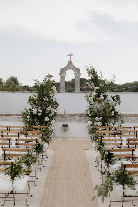 Flower Addicted Wedding Florist in Puglia | Italian Wedding Circle Roof Top Wedding Ceremony, Rooftop Wedding Ceremony, Puglia Wedding, Garden Style Wedding, Getting Married In Italy, Unique Floral Arrangements, Instagram Flowers, Rooftop Wedding, Bell Tower