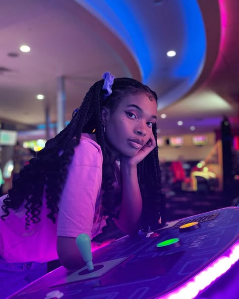 #blackgirl #80sfashion #80saesthetic #80s #arcade #arcadephotoshoot #braidsforblackwomen #braidstyles #braids #gamer Cascade Roller Rink, Arcade Portrait Photography, Y2k Arcade, Arcade Photoshoot Aesthetic, Bowling Photoshoot, Period Board, Arcade Pics, Skating Photoshoot, Y2k Shoot