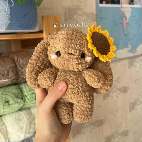 What To Crochet With Yellow Yarn, Yellow Things To Crochet, Kawaii Crochet Ideas, Things To Crochet With Fluffy Yarn, Crochet Plushies Flower, Yellow Crochet Projects, Crochet Fluffy Bunny, Sunflower Plushie Crochet, Fuzzy Crochet