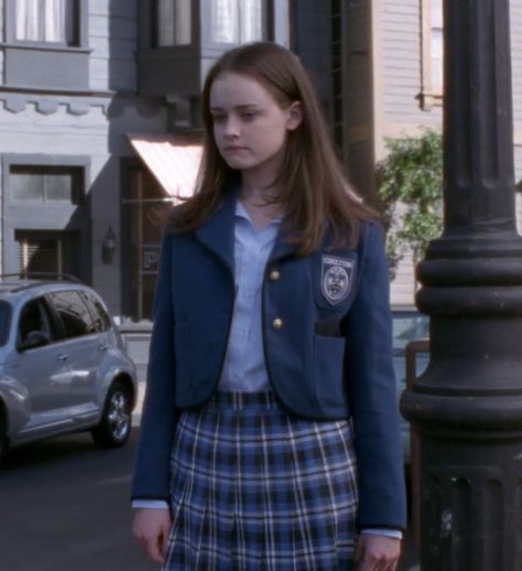 Chilton Rory, Gilmore Girls Aesthetic, Rory Gilmore Style, Team Logan, School Uniform Outfits, Gilmore Girl, Alexis Bledel, Clueless Outfits, Lorelai Gilmore