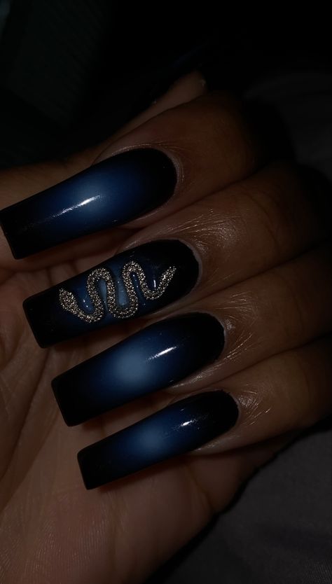 Black Blue Nail Designs, Black Nails With Blue Glitter, Black And Blue Aura Nails, Smokey Blue Nails, Dark Blue Aura Nails, Dark Blue And Black Nails, Black Gradient Nails, Blue Black Nails, Chrome Nails Blue