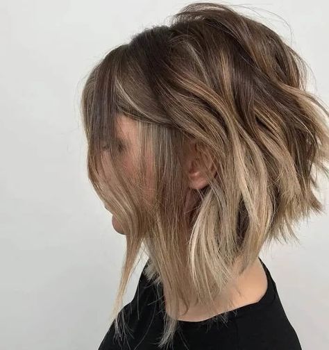 25 Trendy Short in Back Longer in Front Hairstyles for Women Inverted Hairstyles, Short Wavy Hairstyles For Women, Haircut 2020, Fashion Hairstyles, Coloured Hair, Wavy Hairstyles, Bob Hairstyles For Fine Hair, Short Layered Haircuts, Short Wavy Hair