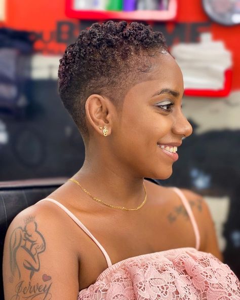 Low Cut Hairstyles, Natural Hair Haircuts, Short Dyed Hair, Short Fade Haircut, Short Natural Haircuts, Short Hair Designs, Black Hair Short Cuts, Short Natural Curly Hair, Short Shaved Hairstyles