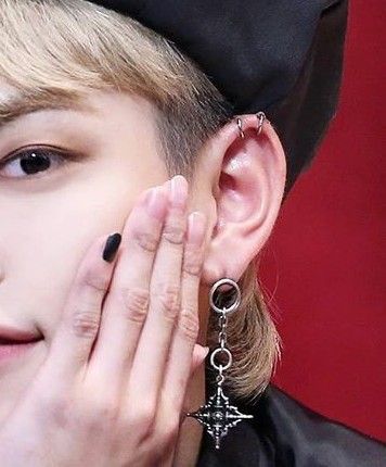 Male Kpop Idols Jewelry, Hongjoong Ateez Piercing, Ateez Ear Piercing, Kpop Piercings Male, Hongjoong Nail Polish, Hongjoong Ear Piercings, Hongjoong Earrings, Ateez Piercing, Ateez Earrings