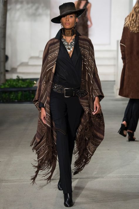 Ralph Lauren Goes West for Fall Show Ralph Lauren Womens Clothing, Ralph Lauren Fall, Mode Hippie, Stil Boho, Mode Boho, Ralph Lauren Style, Ralph Lauren Women, Estilo Boho, Fall 2016