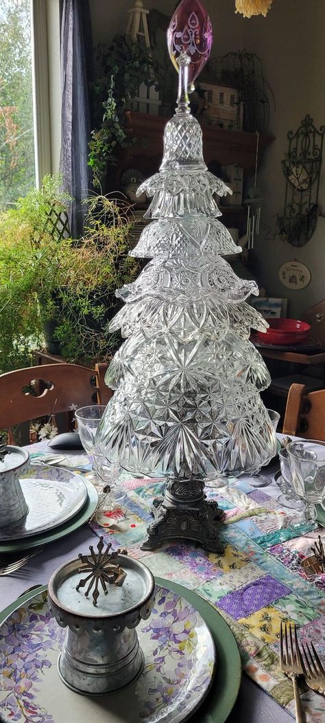 Crystal Bowl Tree, Christmas Tree Made From Crystal Bowls, Crystal Trees Diy, Crystal Christmas Tree Diy, Crystal Bowls Decor Ideas, Glass Bowl Christmas Tree Diy, Diy Crystal Christmas Tree, Crystal Bowl Christmas Tree, Glass Bowl Christmas Tree