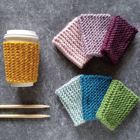 Knit Coffee Cozy Pattern, Coffee Sleeve Pattern, Knit Cup Cozy, Knit Coffee Cozy, Coffee Cozy Pattern, Coffee Mug Cozy, Knitting Business, Big Crochet, Patons Classic Wool