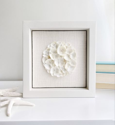 Textured Hydrangea Painting, Shell Artwork Seashells Wall Art, Shell Wall Art, Seashell Art Diy, Shell Artwork, Seashell Wall Art, Diy Crafts Love, Flower Decorations Diy, Shell Crafts Diy