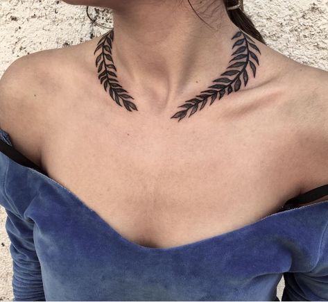 10 necklace tattoos that prove body art is the best accessory | Revelist Laurel Wreath Tattoo, Wreath Tattoo, Private Tattoos, Necklace Tattoo, Polynesian Tattoo Designs, Hawaiian Tattoo, Best Tattoo Designs, Celebrity Tattoos, Trendy Tattoos