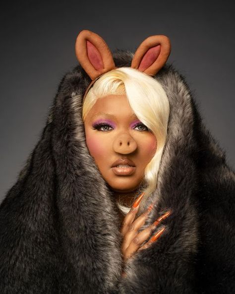 Miss Piggy Costume, Celebrity Halloween, Celebrity Halloween Costumes, Miss Piggy, Photoshoot Themes, Female Rappers, Cute Halloween Costumes, Halloween Inspiration, Tv Characters