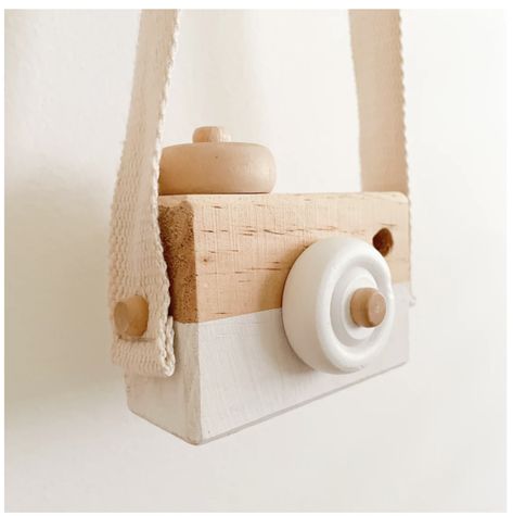 best wooden camera Wooden Camera Toy, Wooden Camera, Best Cameras, Newborn Studio, Instant Film Camera, Kids Camera, Wood Scraps, Birth Photographer, Toy Camera