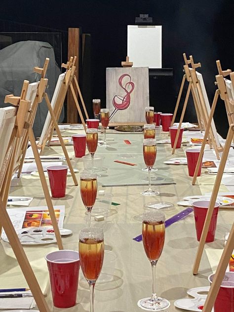 Sip And Paint Picnic, Rangement Art, Wine And Paint Night, Wine And Painting Party, Paint And Drink, Painting Birthday Party, Sip And Paint, Birthday Painting, Art Studio Organization