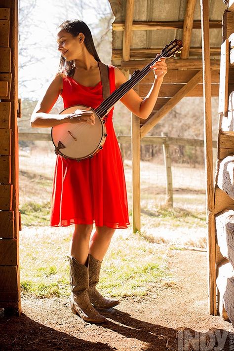 Rhiannon Giddens Female Duos, Banjo Art, Banjo Chords, Rhiannon Giddens, Pete Seeger, Chocolate Drops, Americana Music, Musician Art, Greensboro North Carolina