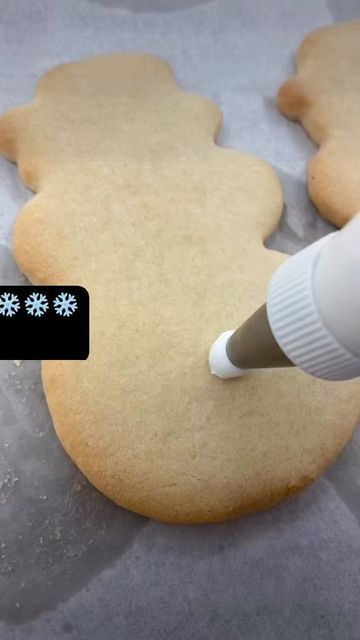 Heather on Instagram: "⛄️cookies #snow #snowman #winter #cookie #cookiedecorating #christmas #christmascookies #nostalgia #throwbackmusic" Snowman Cookies Decorated, Snow Man Cookies, Snowmen Cookies, Throwback Music, Instagram Cookies, Snowmen Pictures, Snowman Cookies, Winter Cookie, Cookie Frosting