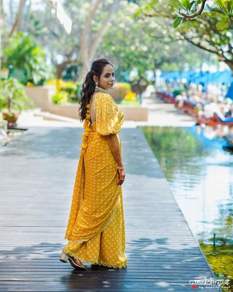 Bandhani Is Back In Trend & Designers Are Doing It In Beautiful Ways! Yellow Bandhani Saree, Wedding In Thailand, Haldi Outfit, Mirror Work Blouse, Yellow Saree, Lehenga Skirt, Saree Blouse Designs Latest, Designer Saree Blouse Patterns, Bandhani Saree