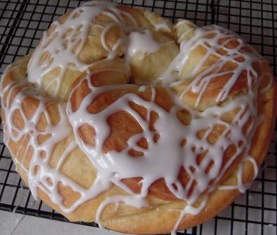 Pulla Recipe, Melting Butter, Finnish Recipes, Yeast Recipes, Easy Frosting, Christmas Bread, Yeast Bread Recipes, Yeast Bread, Sweet Bread