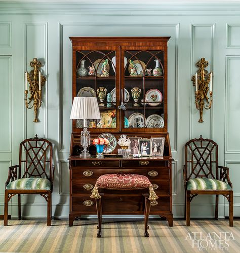 House Tour: Charming Southern Style - Design Chic Secretary In Living Room, Lacquered China Cabinet, Mallory Mathison, Brandon Ingram, Southern House, Casa Country, Georgia Homes, Southern Homes, Atlanta Homes