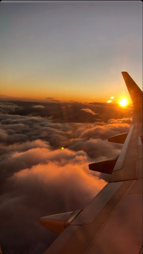 Sunrise Flight Aesthetic, Flight Sunset Aesthetic, Flight Sunset, Airport Sunset, Sunset Airplane, Airplane Sunset, Sunset Flight, Plane Window, Aesthetic Places