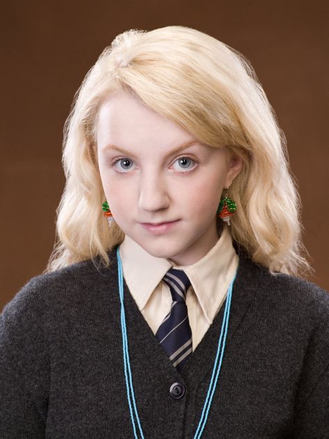 How to live like Luna Lovegood | Pottermore Harry Potter Cocktails, Citate Harry Potter, Harry Potter Character, Harry Potter Luna Lovegood, Buku Harry Potter, Weasley Twins, Harry Potter Room, Harry Potter Diy, Harry Potter Cast