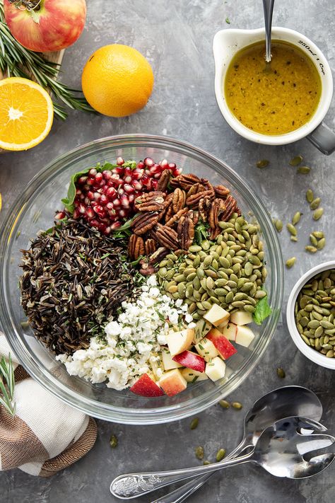 Packed with all kinds of fall goodness and tossed in a maple orange dressing, this harvest wild rice salad is the perfect fall side dish for any occasion! Wild Rice Bowl, Chicken Salad Pasta, Brown Lunch Bag, Pasta Salad Summer, Salad Supreme, Salad Caprese, Make Ahead Lunch, Orange Dressing, Thanksgiving Favorites