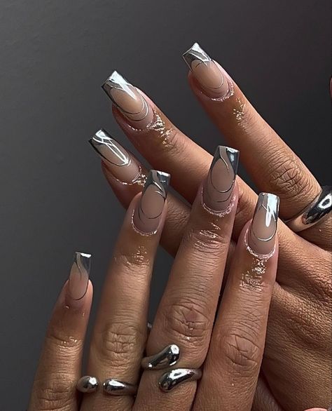 Chrome Nail Ideas Art Designs, Oct Nails, Almond Long Nails, Highlight Pixie, Weekend Concert, Metallic Nails Design, Silver Nail Designs, Spring Acrylic Nails, Wig Straight