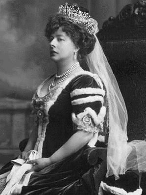 Lady Florence Poltimore, wife of Augustus, 2nd Baron, on the occasion of the Coronation of Edward VII in 1902 Poltimore Tiara, Diamond Tiara Wedding, British Nobility, Tiaras Jewellery, Extraordinary Jewelry, Royal Crowns, Royal Tiaras, Royal Brides, Diamond Tiara