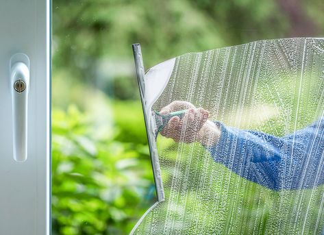 Squeegee windows Cleaning Outside Windows, Window Cleaning Solutions, Window Cleaning Services, Pressure Washing Services, Cleaning Blinds, Window Squeegee, Washing Windows, Astuces Diy, Pressure Washing