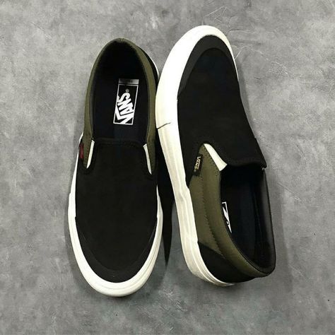 Platform Sneakers Outfit, Vans Slip On Pro, Dr Shoes, Pretty Shoes Sneakers, Fashion Slippers, Vans Slip On, Swag Shoes, Gorgeous Shoes, Women Men Shoes