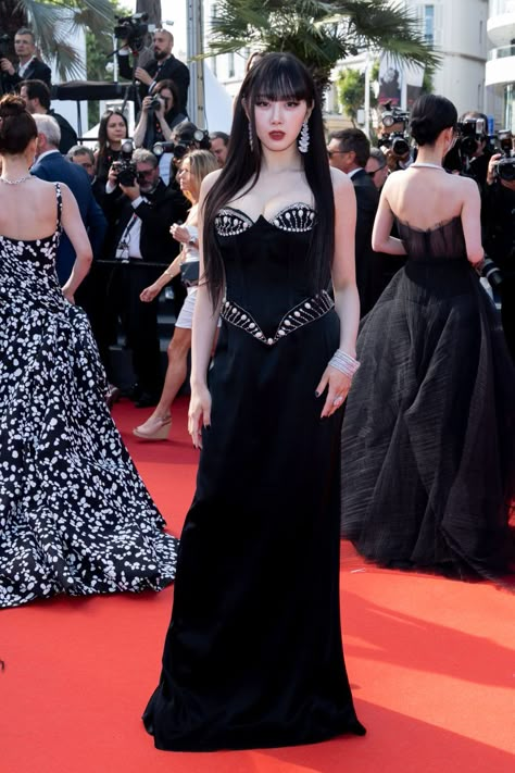 Giselle (Aespa) in Cristina Savulescu V And Jennie, V Jennie, Kpop Red Carpet, Giselle Dress, Fan Bingbing, Gala Fashion, Giselle Aespa, Michelle Yeoh, Event Outfit