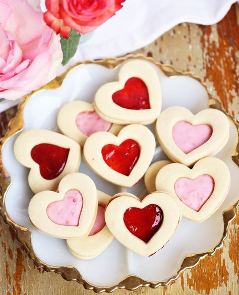 Raspberry Cookie Recipes, Raspberry Cookie, Creme Filling, Sandwich Cookies Filling, Raspberry Buttercream Frosting, Valentines Recipes Desserts, Cookie Sandwiches, Blueberry Cookies, Raspberry Cookies