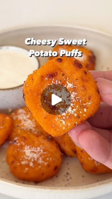 Idris Doosi on Instagram: "3 ingredient healthy air fried sweet potato puffs. Are they legit? 🤔   Instructions & Ingredients ⬇️ Pierce a sweet potato with a fork Microwave for ~ 5 minutes Gut the sweet potato  In a bowl mix ⬇️ 300g sweet potato filling 42g reduced fat mozzarella 30g corn starch (optional) 1/4 tsp salt (optional) 1/4 tsp paprika  Freeze for 30 minutes and then cut into nuggets Air fry 400 degrees for ~15 minutes (give or take)  #sweetpotato #puffs #foodhack #cheesy #mealprep #easyrecipe #macrofriendly #takeout #airfryer #caloriedeficit #food #healthy #recipe #easyrecipe #weightloss #fatloss #lowcalorie #highprotein #gym #fitness #nutrition #doosi #doosifit" Cheesy Sweet Potato Puffs, Sweet Potato Air Fryer Recipes, Sweet Potato Puffs, Sweet Potato Filling, Fried Sweet Potato, Sweet Potato Bites, Low Cal Snacks, Potato Filling, Potato Puffs