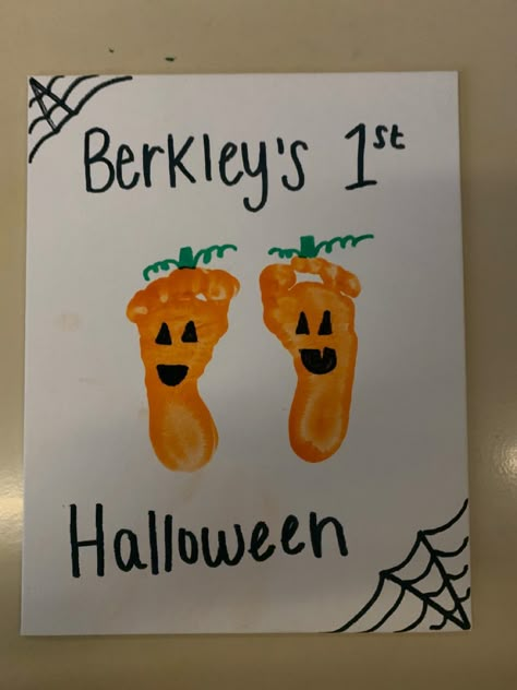 Babies First Halloween, Halloween Handprint Crafts, Baby Footprint Crafts, Fall Handprint Crafts, Baby Art Crafts, Halloween Art Projects, Halloween Crafts Preschool, Halloween Crafts For Toddlers, October Crafts