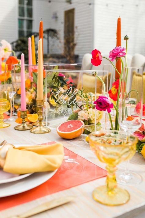 Wedding Table Pink, Pink Table Settings, Bridal Shower Inspo, Citrus Wedding, Wedding Themes Summer, Tafel Decor, Orange Party, Orange Table, Bright Wedding