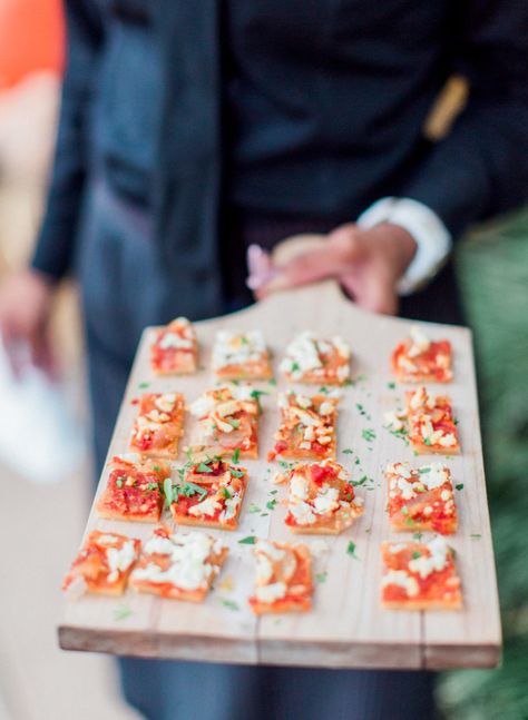 Rustic Elegant Fall Wedding, Snacks Wedding, Wedding Finger Foods, Passed Appetizers, Finger Foods Snacks, Cool Girl Wedding, Cocktail Hour Food, Wedding Foods, Elegant Fall Wedding