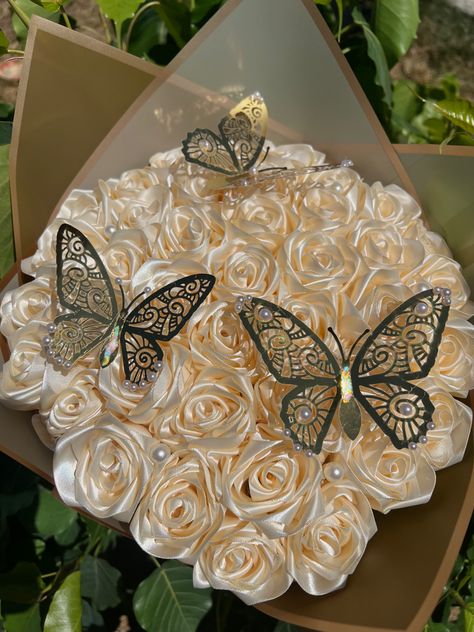 Flowers With Butterflies Bouquet, Flower Bouquet Made Of Ribbon, Ramo Flowers Ribbon, Beige Roses Bouquet, Brown Rose Bouquet, Ramo Ribbon Bouquet, Gold Bouquet Of Flowers, Eternal Ribbon Roses, Forever Bouquet Ribbon