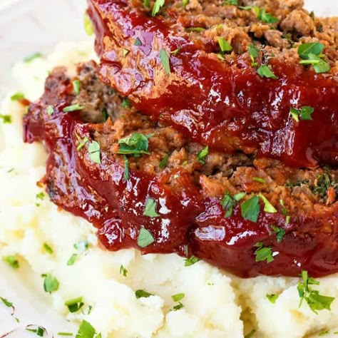 Easy Bacon Wrapped Meatloaf, Ritz Cracker Meatloaf, Meatloaf With Ketchup, Recipe For Meatloaf, Bacon Meatloaf, Bacon Wrapped Meatloaf, Bacon Sauce, Homemade Meatloaf, Classic Meatloaf Recipe