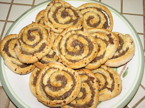 Another recipe from my Grandma. These are always a big hit at our family functions. Very easy to make, but so so good! Pinwheels Recipes, Sausage Pinwheels, Pinwheels Recipe, Breakfast Sausage Recipes, Bisquick Recipes, Pinwheel Recipes, Christmas Breakfast, Baking Mix, Sausage Breakfast